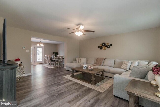 Building Photo - 342 Europa Way