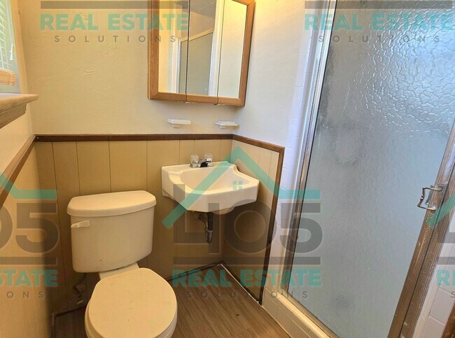 Building Photo - 3 Bed 2 Bath with ALL the Amenities!