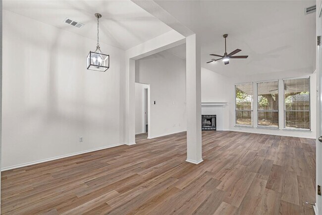 Building Photo - 1307 Laurel Glen Blvd