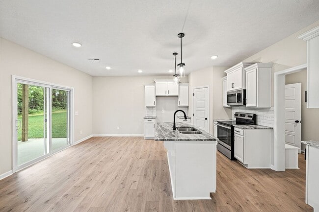 Building Photo - Gorgeous 3 Bedroom Pet Friendly Home For Rent in Sango Area!