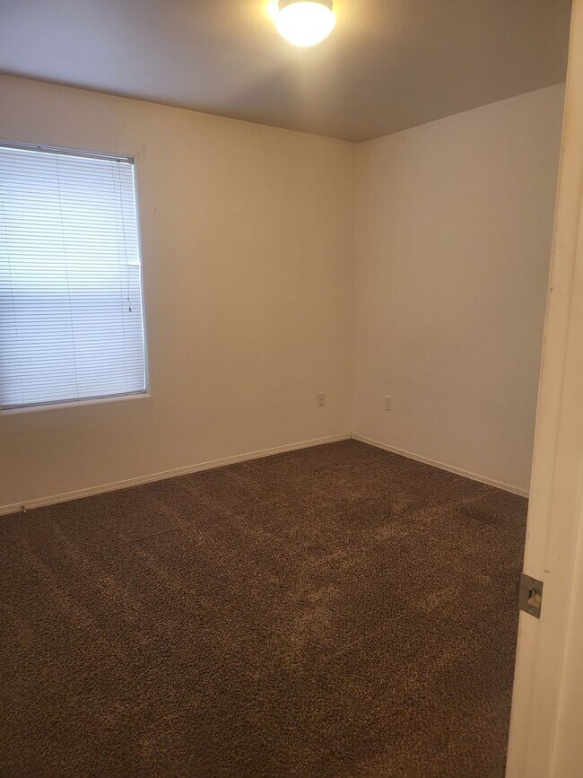Building Photo - 215-217 K Street -Duplex