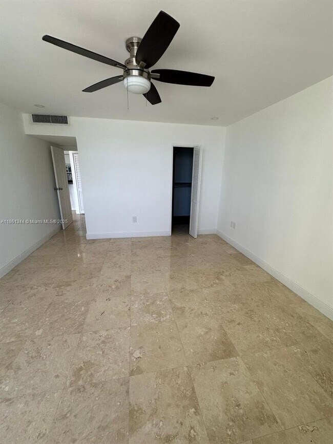Building Photo - 10350 W Bay Harbor Dr