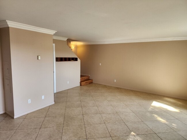 Building Photo - Townhouse w/ Garage & Private Patio, Walking distance to shopping, near highly rated schools