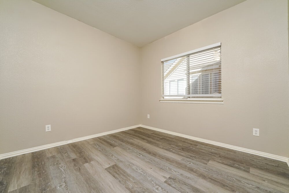 Building Photo - 409 Creekview Dr