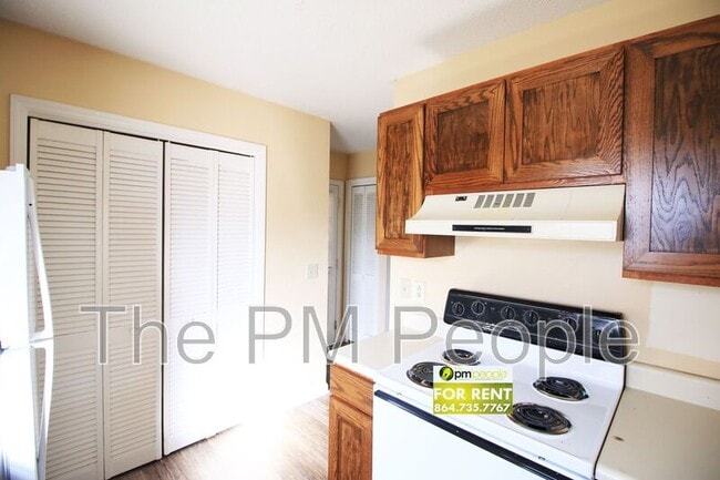 Building Photo - 13 Pointer Ln