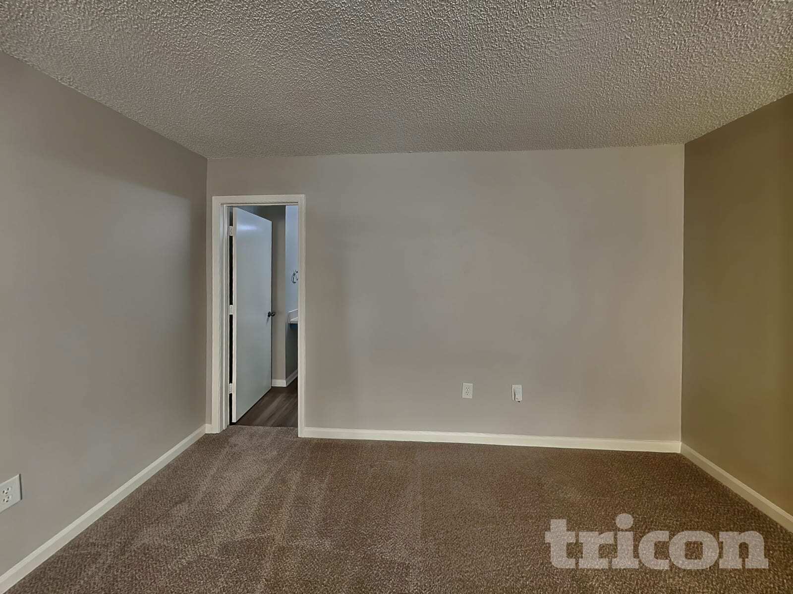 Building Photo - 10242 Hugue Way