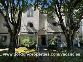 Building Photo - NE Halsey St - Gresham 2 bedroom townhouse with den/office