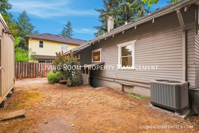 Building Photo - 7504 SE Woodstock Blvd