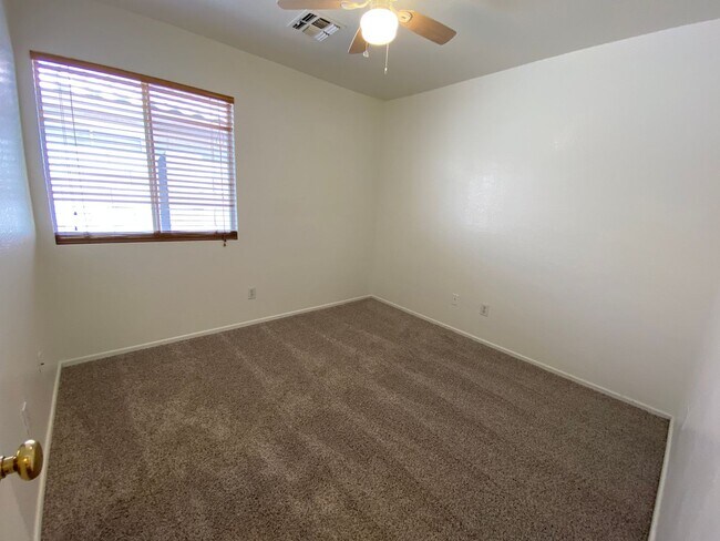 Building Photo - 3 Bed 2 Bath Corner Lot
