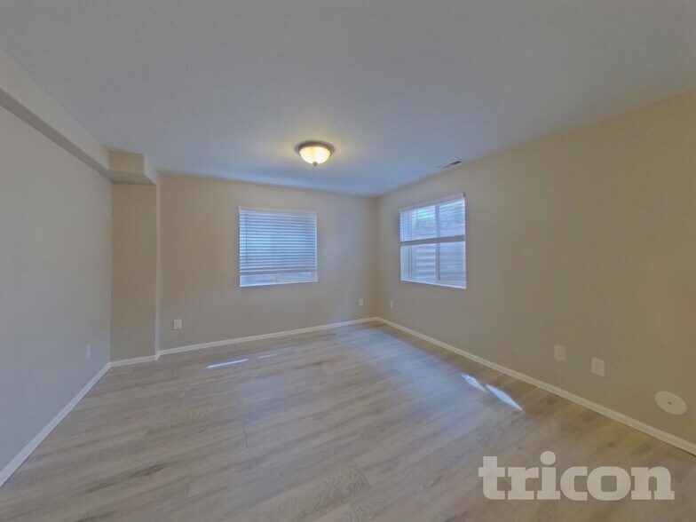 Building Photo - 9909 Vine St