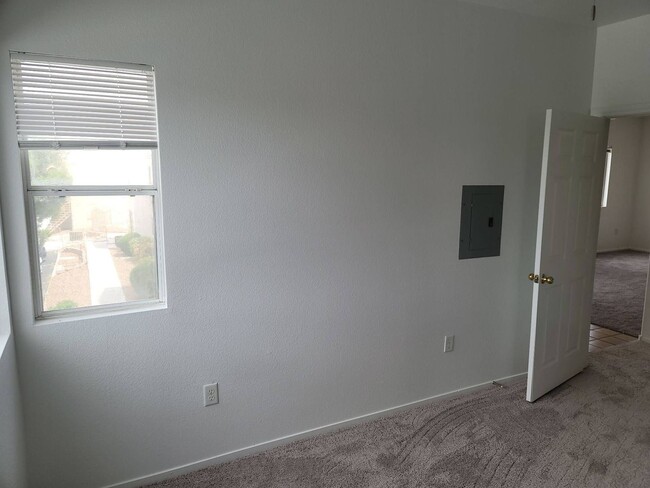 Building Photo - CENTRALLY LOCATED CONDO!