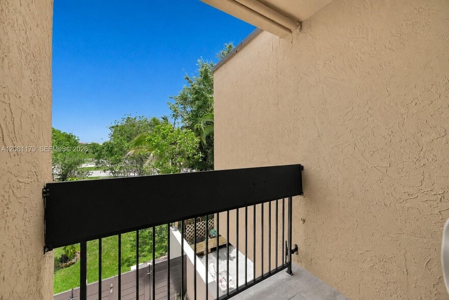 Building Photo - 9133 Fontainebleau Blvd