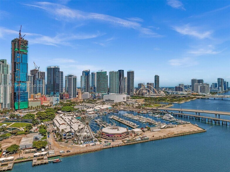 Building Photo - 900 Biscayne Blvd