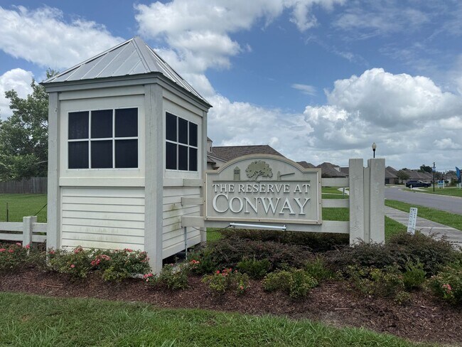 Building Photo - 908 Lakehaven Dr