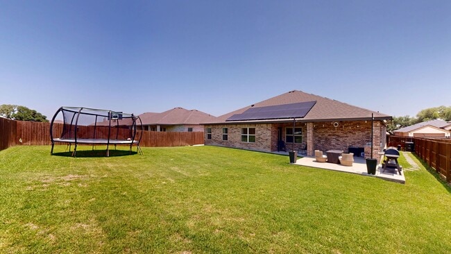 Building Photo - SOLAR PANEL 4 BEDROOM HOME  IN HERITAGE OAKS!