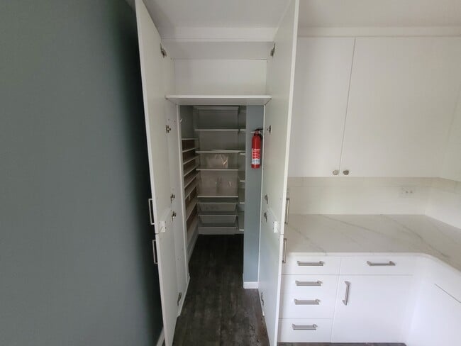 Building Photo - 25 E Schantz Ave