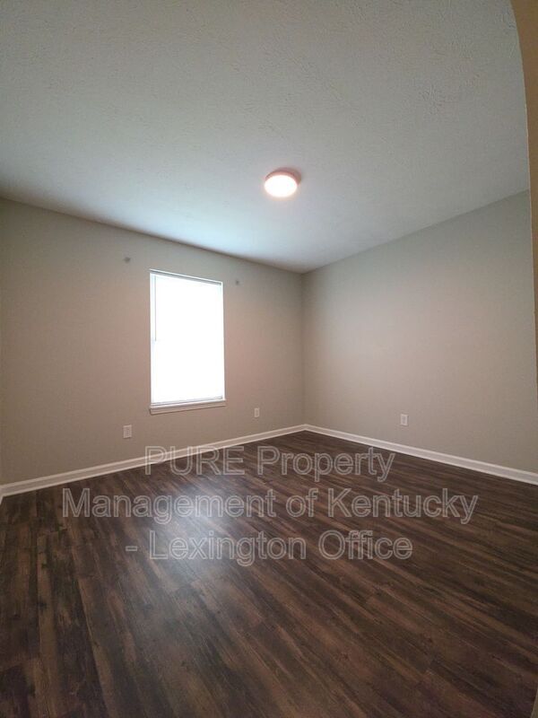 Building Photo - 3793 Camelot Dr