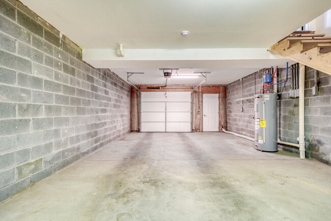 Building Photo - 147 Old State Rte 34