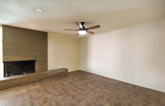 Building Photo - Charming 5-Bedroom Pool Home in Prime Tempe Location