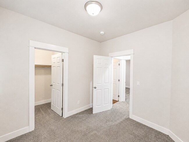 Building Photo - Spacious 3BR Home with Private Yard Near Alpenglow Park