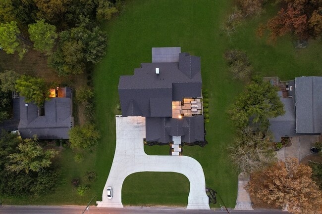 Building Photo - 741 Brk Holw Rd
