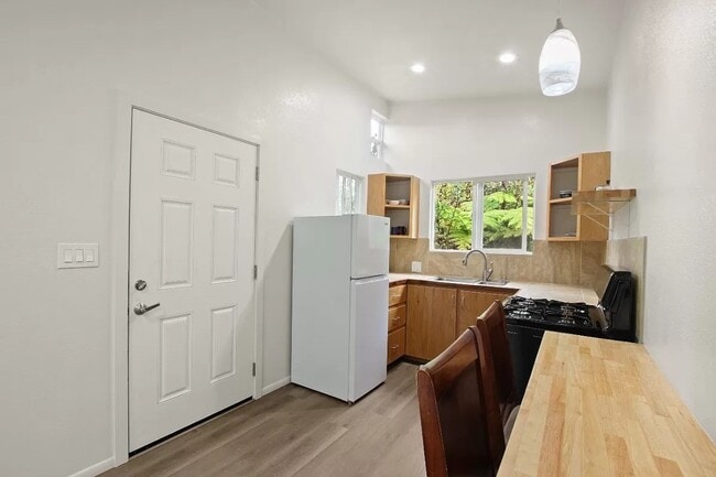 Building Photo - 466 8th