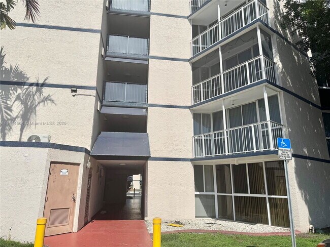 Building Photo - 7125 NW 186th St