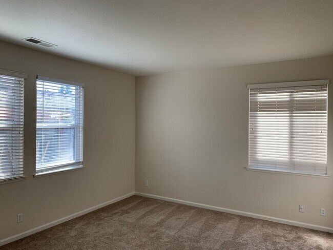 Building Photo - Coming up FOR SALE! Like New Super clean 3/2 West Fresno single story in Central Unified