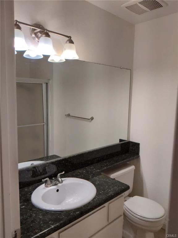 Building Photo - Updated 3br 2.5 bath near shopping & freeways