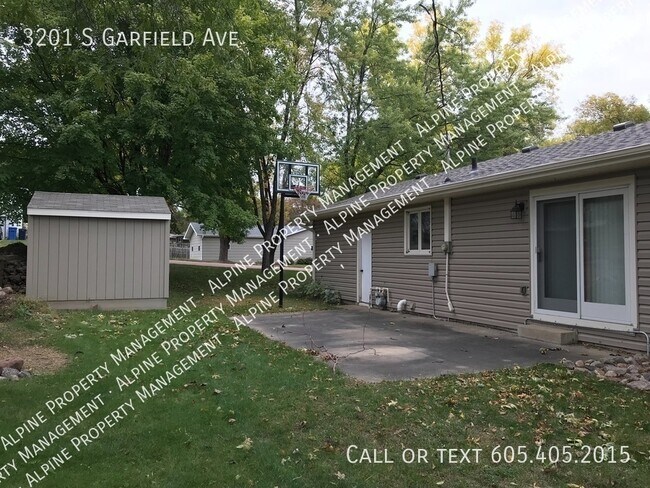 Building Photo - 3201 S Garfield Ave