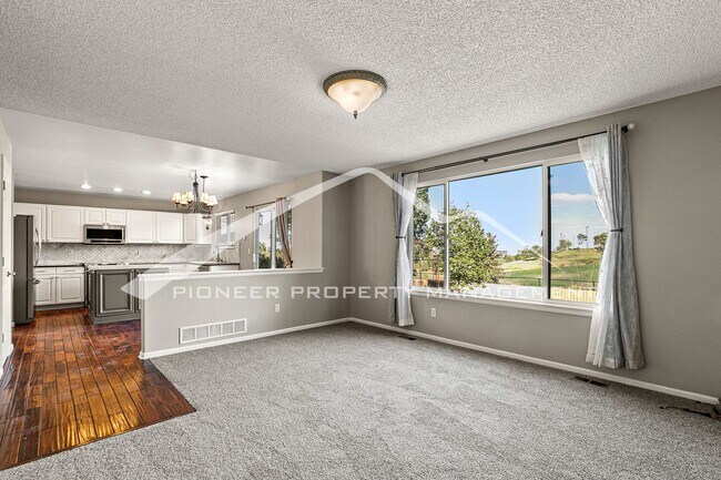 Building Photo - Spacious Home with gorgeous kitchen and central AC!