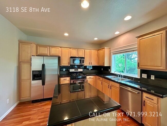 Building Photo - 3118 SE 8th Ave