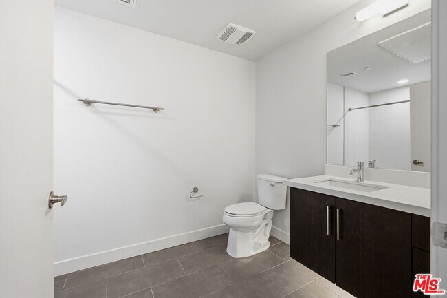 Building Photo - 10601 Washington Blvd