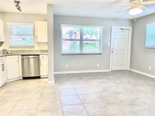 Building Photo - 2121 N Ocean Blvd