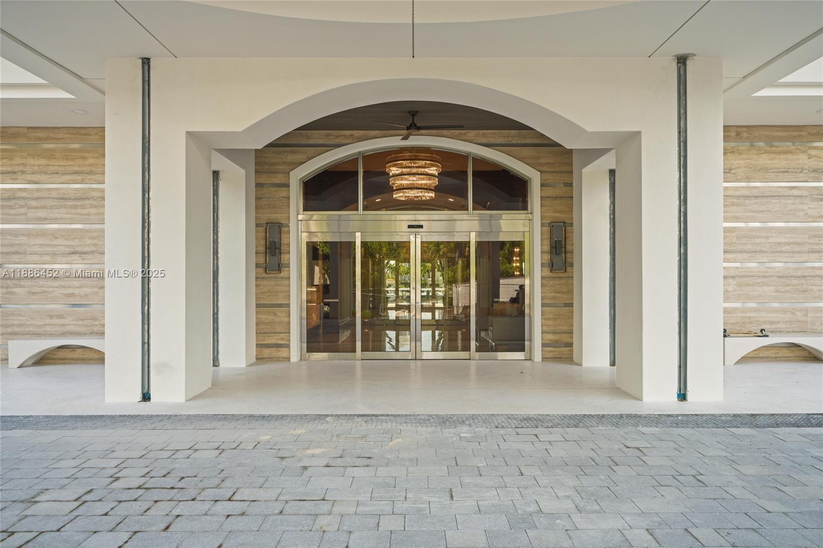 Building Photo - 7000 Island Blvd