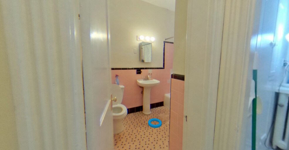 Building Photo - 22 Euston St