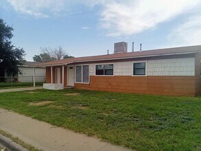 Building Photo - 604 Blackstone Ave