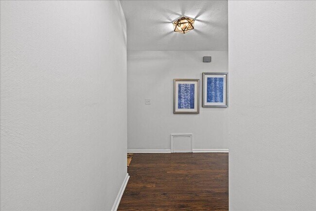 Building Photo - 4783 Rosecroft St