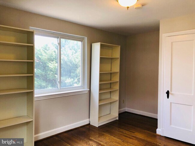 Building Photo - 317 Wesmond Dr