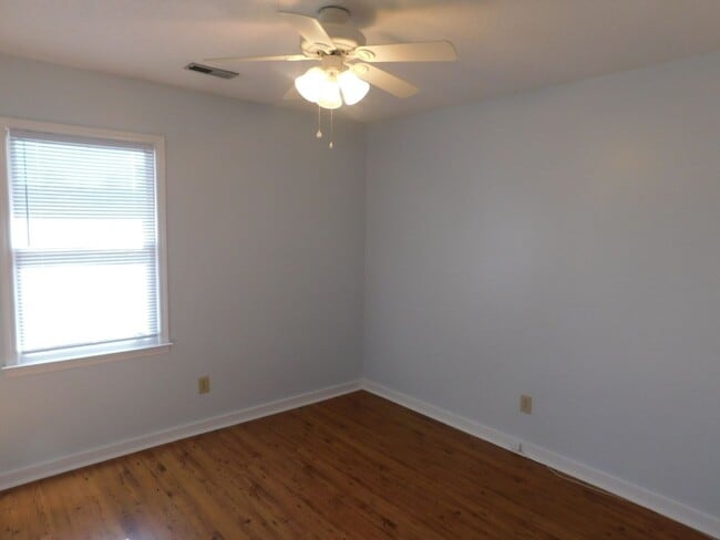 Building Photo - Family home