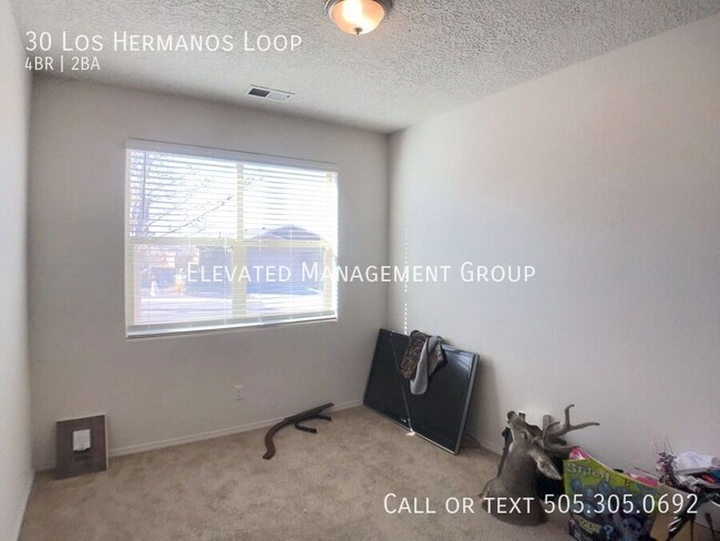 Building Photo - Spacious 4 Bedroom Los Lunas Home. Open la...