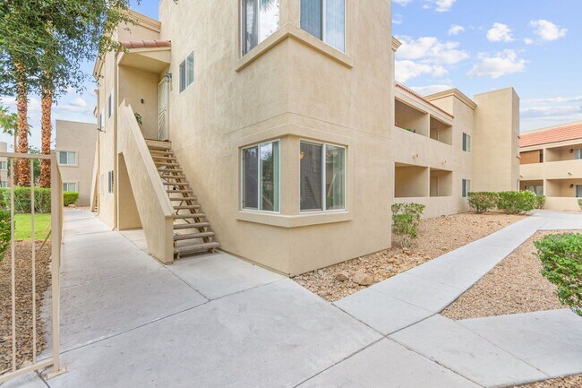 Building Photo - Spacious Ground-Level 2-Bedroom Condo Near...
