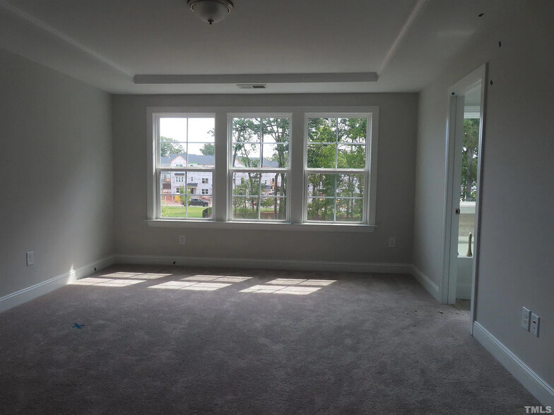 Building Photo - Room in Townhome on Chirping Bird Ct