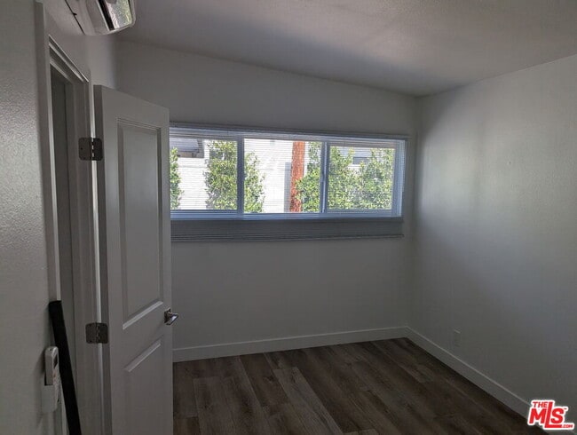 Building Photo - 2658 Santa Ana Ave
