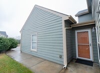 Building Photo - Spacious Town House for Rent