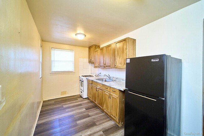 Building Photo - 10 Railroad Ave