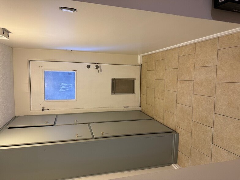 Building Photo - 1744 E Lahar Dr