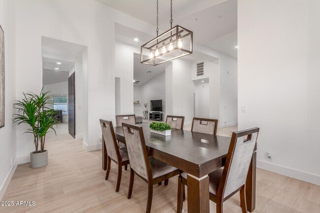 Building Photo - 8156 E Questa Rd