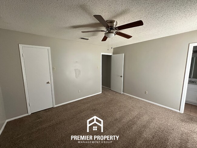 Building Photo - Charming 3BR/2BA in Country Brook | Vaulted Ceilings, Fireplace & Fenced Yard