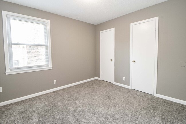 Building Photo - 807 Golf View Pl